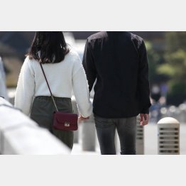 「ねぇ、わたし、がんかもしれない……」（Ｃ）日刊ゲンダイ