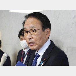 閣議後、記者団の取材に応じる葉梨法相（Ｃ）共同通信社