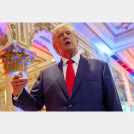 米フロリダ州にある自宅マル・ア・ラーゴで会見を開くトランプ前大統領（Ｃ）ロイター