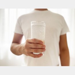 リモートワークならスポーツドリンクより無糖の強炭酸飲料を