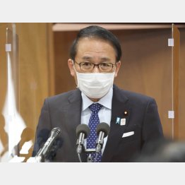法務委員会で質問に応える葉梨元法相（Ｃ）日刊ゲンダイ