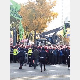 ソウルの市庁前広場に集まったデモ参加者（Ｃ）日刊ゲンダイ