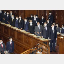 8月の内閣改造もやっぱりスキャンダルで振るわず…（Ｃ）共同通信社