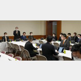 岸田首相の面会成果は全く見られない（被害者救済新法の条文案を審査する自民党の合同会議）／（Ｃ）共同通信社