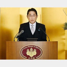 年頭会見で「インフレ率を超える賃上げ」を強調したが…（岸田首相＝代表撮影）