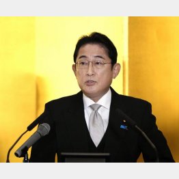 年頭の記者会見をする岸田首相（代表撮影）