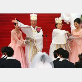 教義上、神様（文鮮明教祖）が決めた人と結婚しなければならない…（Ｃ）ロイター