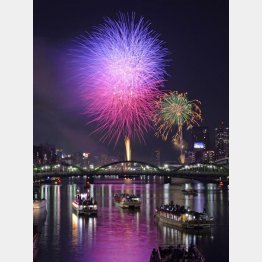 どんどーーーーん（花火）。。。　心が切ない。。。（Ｃ）共同通信社