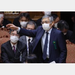 「立つ鳥跡を濁さず」どころか…（日銀の黒田東彦総裁）（Ｃ）日刊ゲンダイ