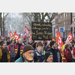 フランスでは政府の年金制度改革計画に112万人が抗議デモ（Ｃ）新華社／共同通信イメージズ