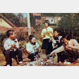 出演者たちとのスナップ写真（二階堂千寿さん提供）