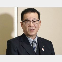 市長の顔色をうかがった？（会見する大阪の松井一郎市長＝24日）／（Ｃ）共同通信社
