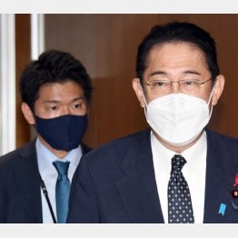 岸田首相（右）と翔太郎氏（Ｃ）日刊ゲンダイ