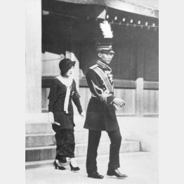 明治神宮を参拝した秩父宮、同妃勢津子両殿下＝1932年11月3日（Ｃ）共同通信社