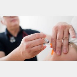 ドイツでは子どもに６種混合ワクチンを接種（ジフテリア、破傷風、ポリオ、百日咳、ｂ型インフルエンザ〈Hib〉とB型肝炎）　（Ｃ）DPA／共同通信イメージズ