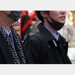 外す、外さないは人それぞれ（写真はイメージ）／（Ｃ）日刊ゲンダイ