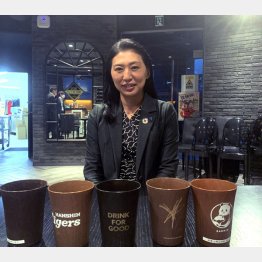 アサヒユウアス社長の高森志文さん。SDGs的なタンブラーを前に（筆者撮影）