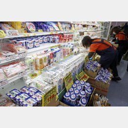 家計の負担増は2年前と比べ、15万円近くになる…（Ｃ）共同通信社