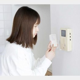 男性の声で答える「応答くん」／（提供写真）