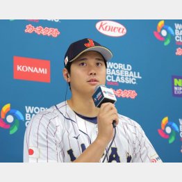 侍ジャパンを支えるパートナーのロゴの露出は増えそう（練習後に行われた会見での大谷翔平）／（Ｃ）日刊ゲンダイ