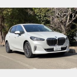 フロントはまるで「顔だけ7シリーズ」（写真）小沢コージ