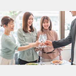 年齢を理由に結婚を焦るのは女性が多いが…（写真はイメージ）