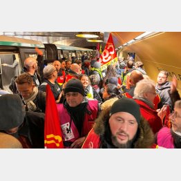 仏大規模デモの様な反対をしなければ、この国の政権の国民愚弄は止まらない（Ｃ）ロイター