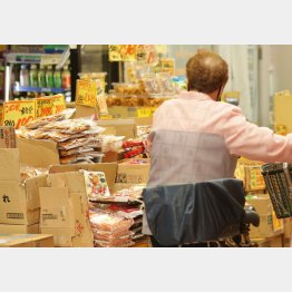 値上げされたら消費者も「買い控え」に…（Ｃ）日刊ゲンダイ