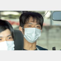 17日、威力業務妨害の疑いで逮捕され、送検される木村隆二容疑者（Ｃ）日刊ゲンダイ