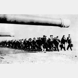 学徒動員、横須賀海兵団に入隊＝1943年12月9日（Ｃ）共同通信社