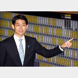 26日、国会に初登院した、岸信夫前防衛相の長男・岸信千世氏（自民党）／（Ｃ）日刊ゲンダイ