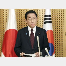 記者の質問に答える岸田首相（Ｃ）共同通信社