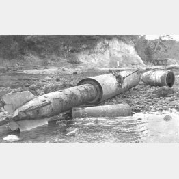 大分県日出町深江に引き揚げられた人間魚雷「回天」の残がい＝撮影日不明（Ｃ）大分合同新聞社／共同イメージズ