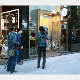 強盗被害に遭った高級腕時計専門店（Ｃ）日刊ゲンダイ