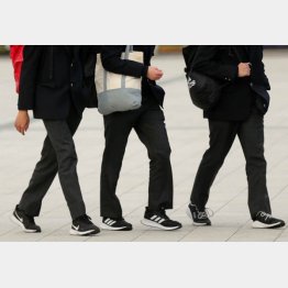 18～21歳は子育て費用がピークに（Ｃ）日刊ゲンダイ