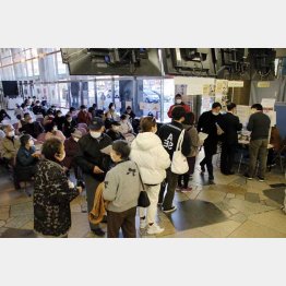 普及策の「マイナポイント第2弾」で、自治体窓口は大混雑（岡山市北区役所）　（Ｃ）山陽新聞／共同通信イメージズ