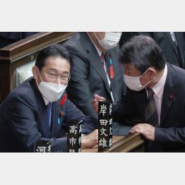 デタラメ法案の強行採決を連発する気だ（岸田首相と自民党の茂木幹事長）／（Ｃ）日刊ゲンダイ
