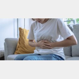 お腹が張ってつらい（Ｃ）iStock