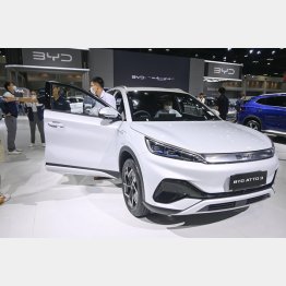 BYDが人気（バンコク国際モーターショーで）／（Ｃ）共同通信社