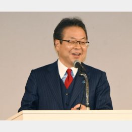 ひとり鼻息が荒い（清和会パーティーで挨拶をする世耕弘成参院幹事長）／（Ｃ）日刊ゲンダイ