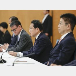 自治体への思いやりゼロ（左から、河野デジタル相、岸田首相、加藤厚労相）／（Ｃ）共同通信社