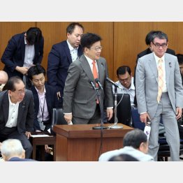 “ポンコツマイナ推進3大臣”揃い踏み（左から松本剛明総務相、加藤勝信厚労相、河野太郎デジタル相）／（Ｃ）日刊ゲンダイ