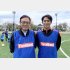 スリーボンド主催のサッカー教室で元日本代表MF福西崇史くん（右）にサポートしてもらった（Ｃ）日刊ゲンダイ