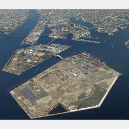 どこまでお金がかかるのか（万博会場予定地の夢洲）／（Ｃ）共同通信社