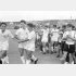 1964年東京五輪、大学2年で釜本（左2）は出場。1次リーグでアルゼンチンに逆転勝ちし川淵三郎（右隣）らと握手（Ｃ）共同通信社