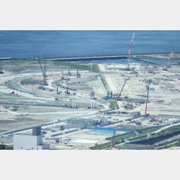 会場予定地はまだ更地同然（Ｃ）日刊ゲンダイ