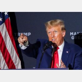 米ウィンダムで選挙集会を開催した共和党大統領候補トランプ氏（Ｃ）ロイター