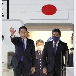 17日からの岸田首相の訪米に木原誠二官房副長官（右）は同行するのか（Ｃ）日刊ゲンダイ