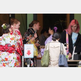 外国人観光客が戻ってきた（Ｃ）日刊ゲンダイ