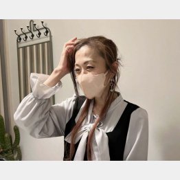 獄中結婚を語る水海さん（片岡健氏提供）